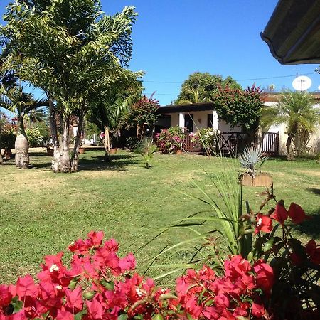 Le Bungalow Des Bougainvilliers Ducos Exterior photo
