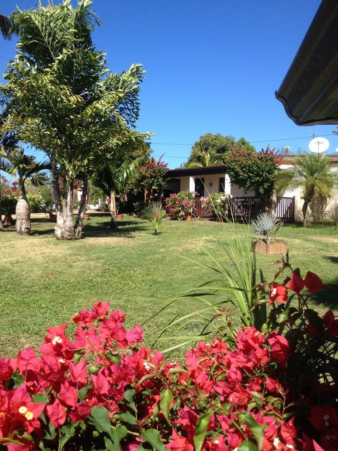 Le Bungalow Des Bougainvilliers Ducos Exterior photo