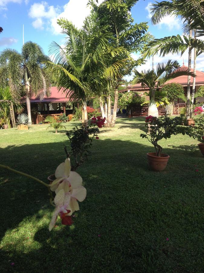 Le Bungalow Des Bougainvilliers Ducos Exterior photo